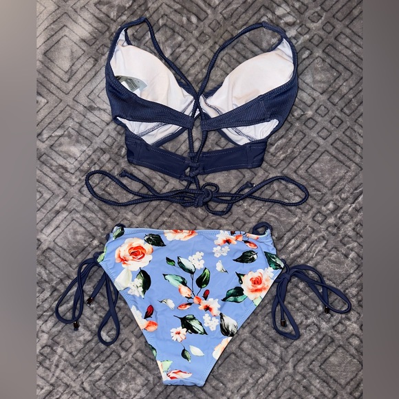 Sold-CUPSHE Small Floral Lace Up Bikini Set in Blue - Picture 2 of 5
